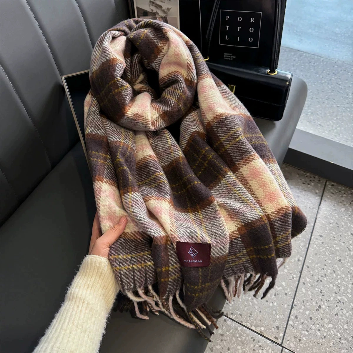Winter scarf, universal keep warm atmospheric cloak with tassels for elementary school students for beloved, Korean style