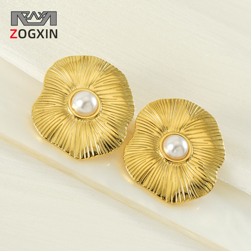 Pendientes de acero de titanio de estilo retro Pendientes de forma de pétalo chapado en oro de 18k Pendientes de perlas con incrustaciones de acero inoxidable de alta calidad para mujer
