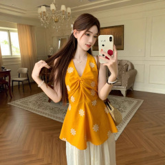 黄色の刺繍入りツイストVネックキャミソールレディース夏フレンチスリムフィットノースリーブアウターデザイン気質トップ