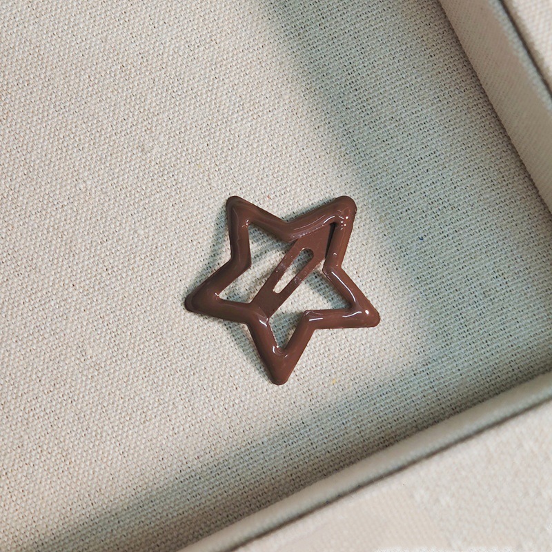 Approximately 3cm star-shaped snap hair clip - dark brown