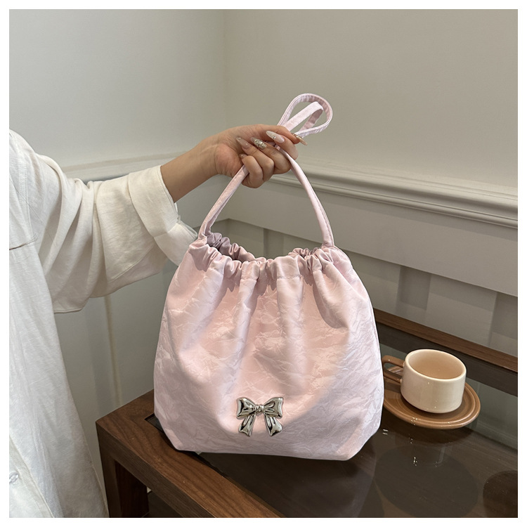 Large-capacity, elegant commuter tote bag, bow single-shoulder bag, distinctive pleated crossbody bag, 2024 new style bag trend undefined