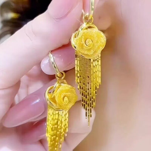 Golden design elegant fashionable universal earrings