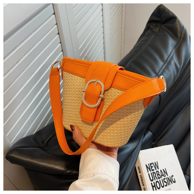 Streetwear Solid Color Bucket Zipper Straw Bag display picture 5