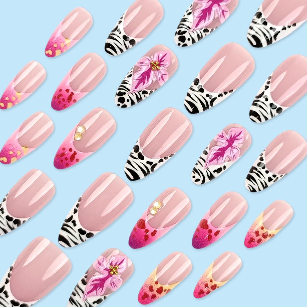 Venta caliente transfronteriza parche de uñas postizas moda elegante flor con incrustaciones de diamantes manicura francesa 24 piezas armadura de vestir en relieve
