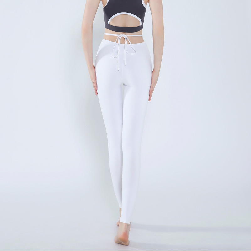 Pantalones de yoga para mujer 2021 Nuevos pantalones cortos ajustados con cordones de cintura alta desnuda corriendo baile de secado rápido pantalones de fitness elásticos altos