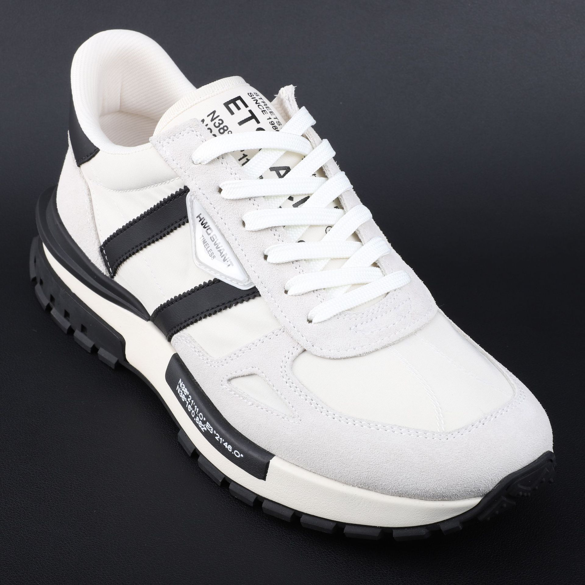 Sports breathable casual footwear for leisure
