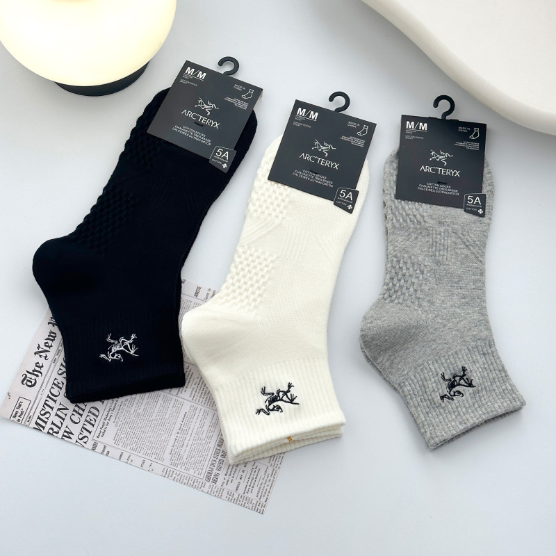Original S Embroidery Pure Cotton Sports Socks with Massage Sole, Mid-Tube, Size 35-45, Unisex Trendy Brand Socks Original S Embroidery Pure Cotton Sports Socks with Massage Sole, Mid-Tube, Size 35-45, Unisex Trendy Brand Socks