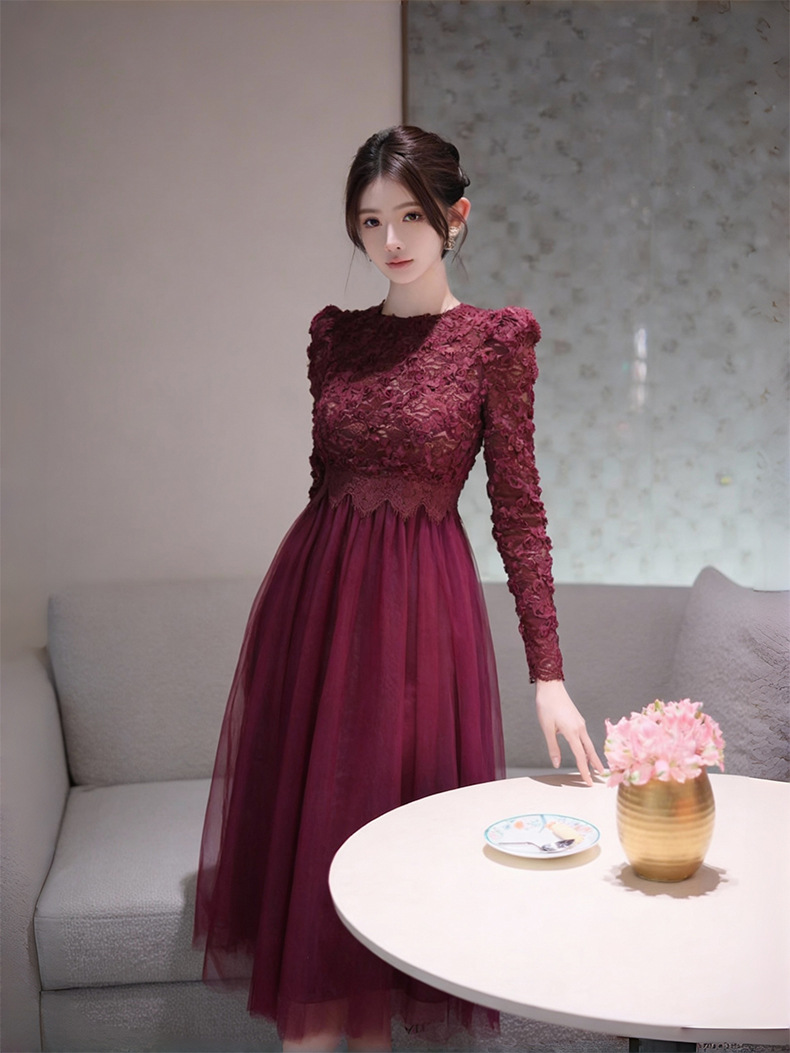 Đầm maxi nữ cổ tròn ren phối lưới thắt eo dáng dài — Thuốc lá tím chi tiết 1