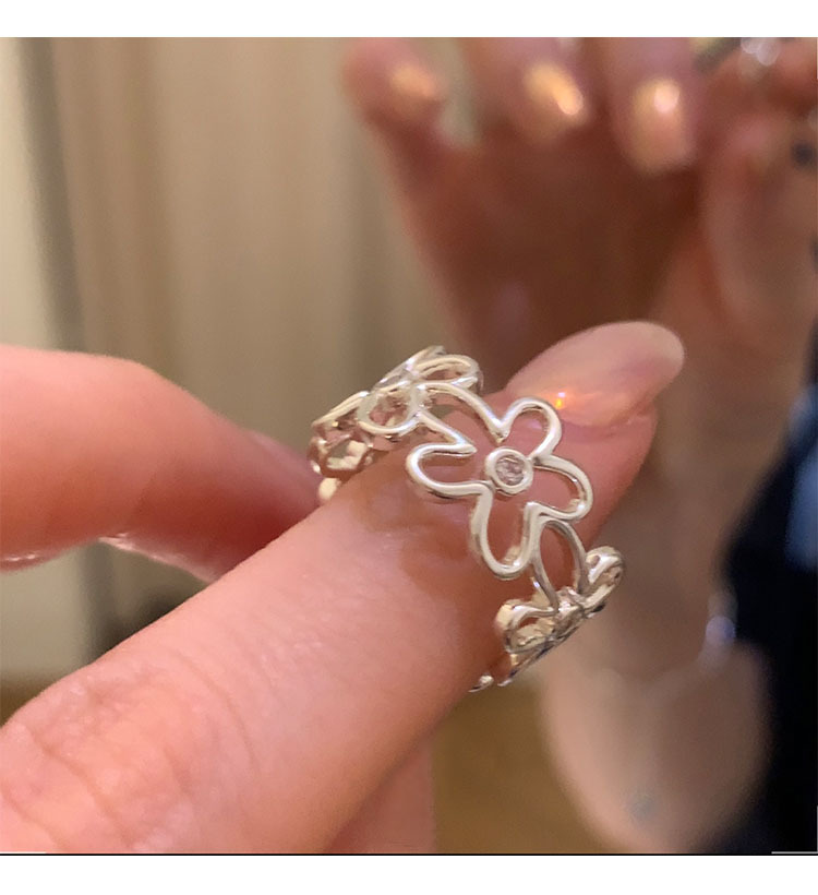 Minimalist Hollow Flower Ring For Women In Pure Silver Adjustable_voghion.com