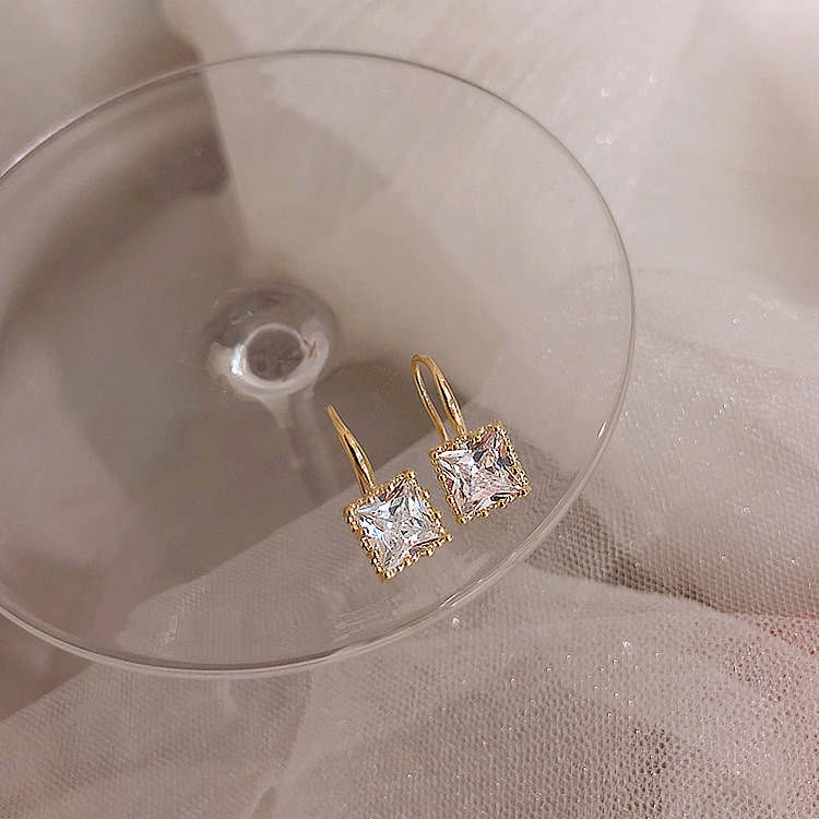 Pendientes cuadrados pequeños al por mayor temperamento cuadrado pendientes de circón joyería nuevos pendientes de azúcar plata