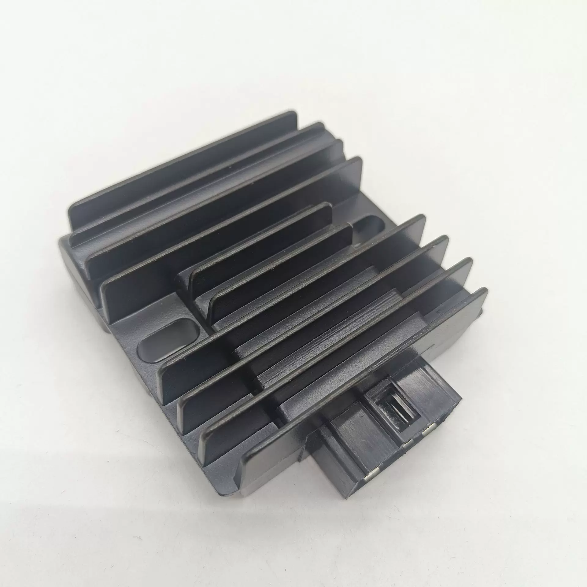 适配于铃木UU125T-2电喷整流器充电器稳压调节器