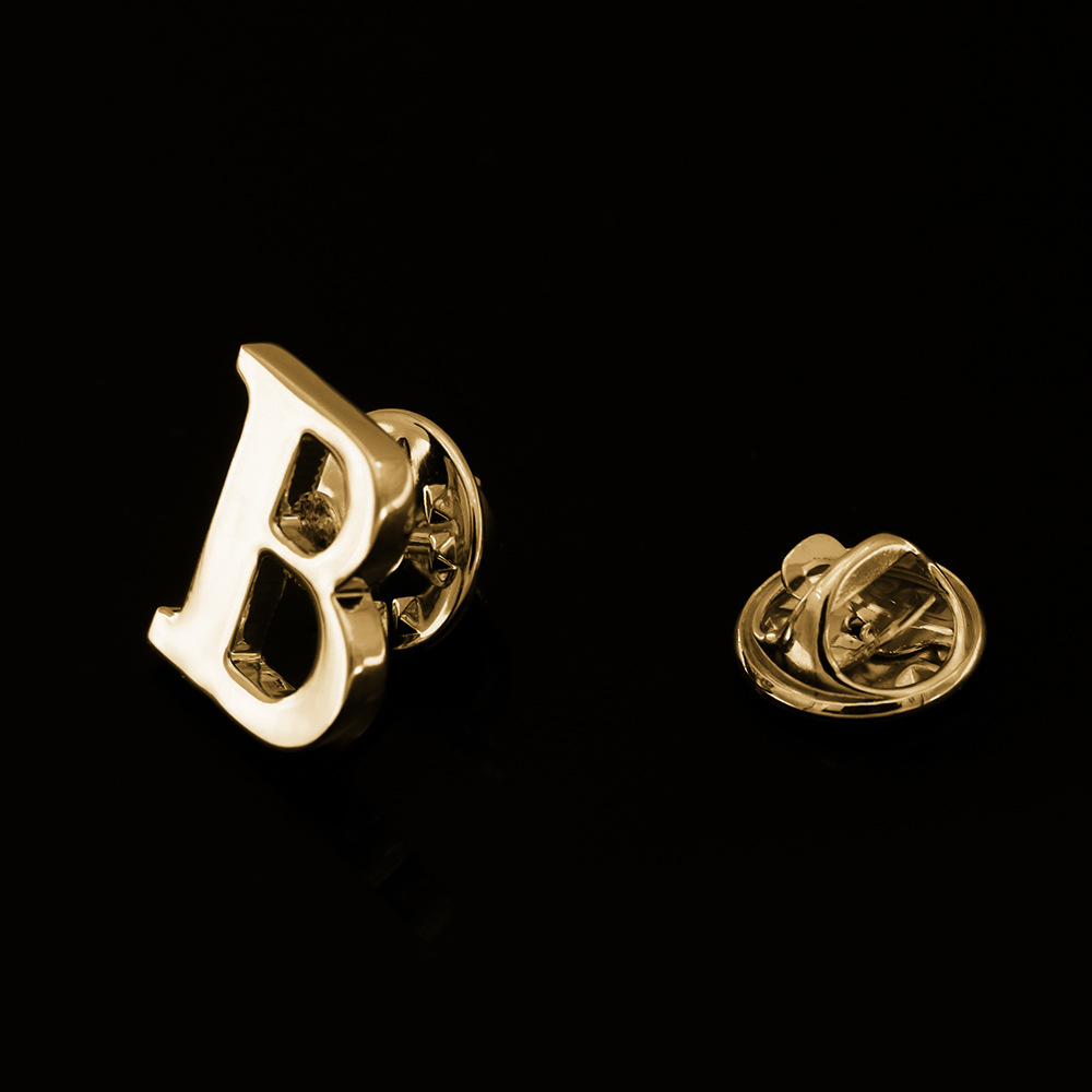 [Cobre puro de doble capa de galvanoplastia sin inventario] Joyería de los hombres de moda 26 letras broche collar pin insignia al por mayor
