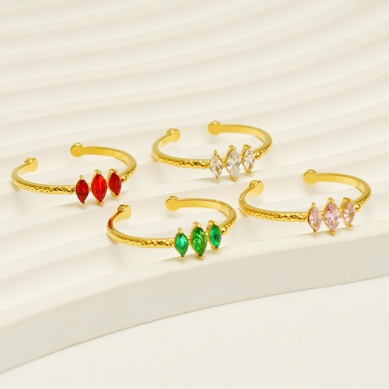 Venta al por mayor 18K oro acero inoxidable con incrustaciones de circón anillo geométrico europeo y americano ins moda titanio acero abierto anillo ajustable