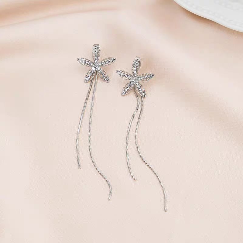 Pendientes largos con flecos elegantes y diamantes con aguja de plata Pendientes de todo fósforo de temperamento de nicho Pendientes simples y ligeros de lujo de alta gama Mujeres