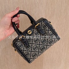 TB 2025女性バッグ新型ボストンバケットバッグ枕バッグ経典プリント手提げ斜めショルダーバッグ