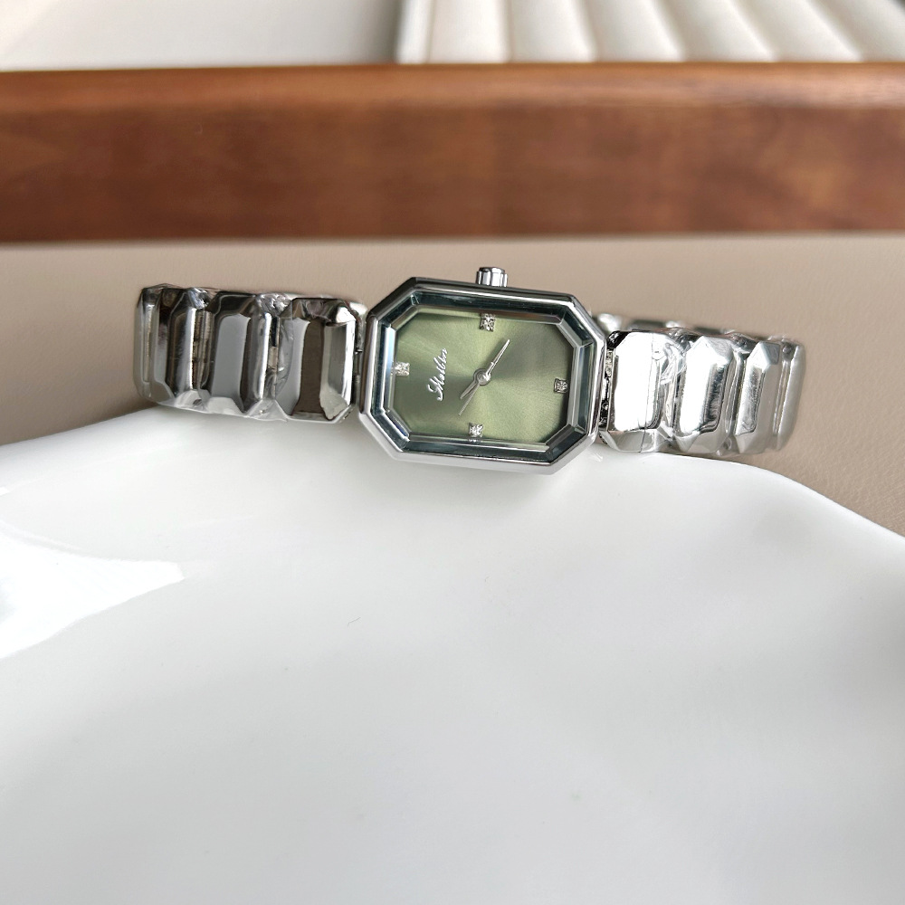 Nuovo orologio alla moda di alta qualità con cinturino in acciaio argentato e quadrante in madreperla a forma di cubo di zucchero_voghion.com