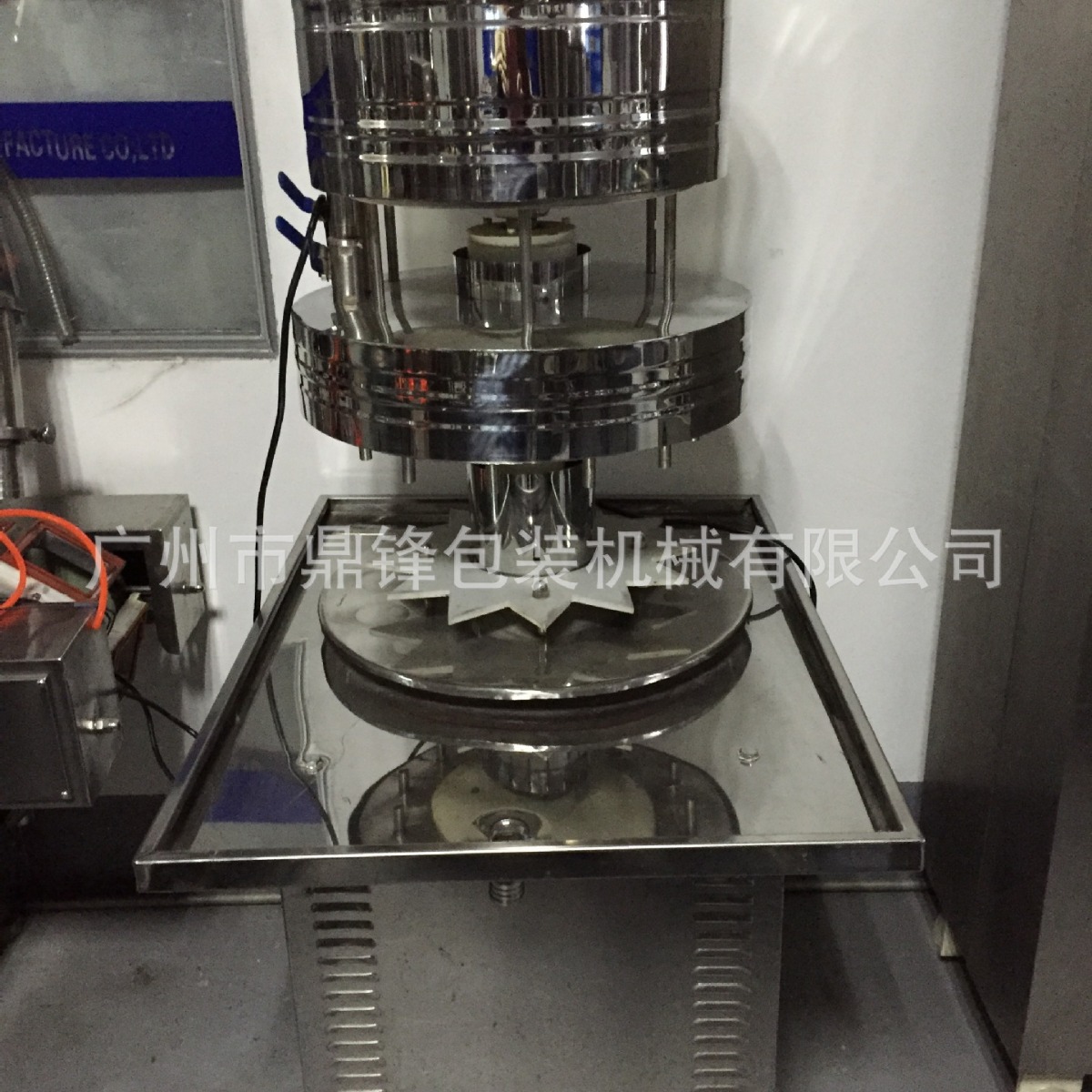 【鼎锋厂家】半自动白酒灌装机/ 白酒灌装机/白酒酱油醋灌装机