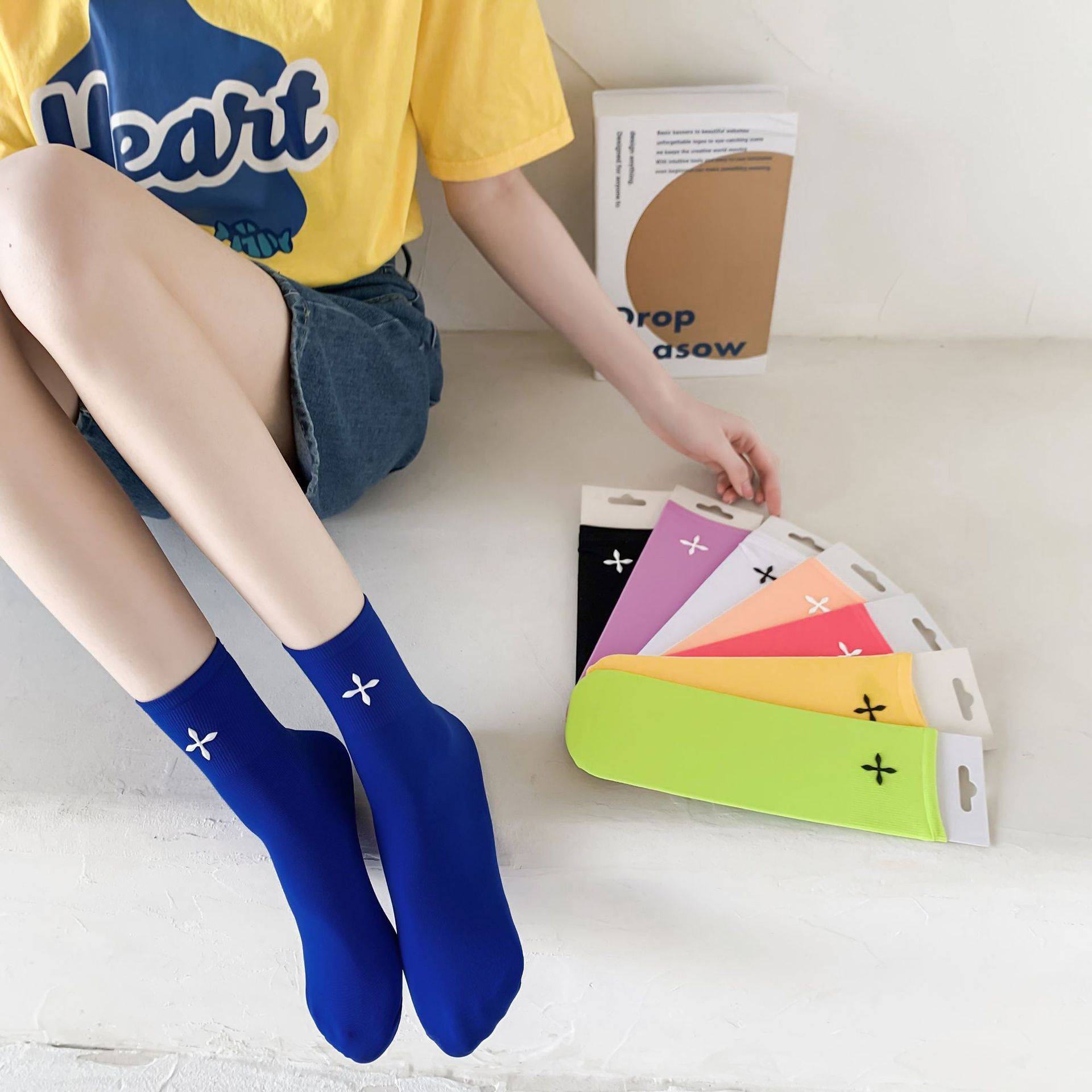 Calcetines de pila calcetines de mujer calcetines de hielo calcetines de media pantorrilla mujeres ins moda verano color sólido mujeres japonés cruz flor color caramelo