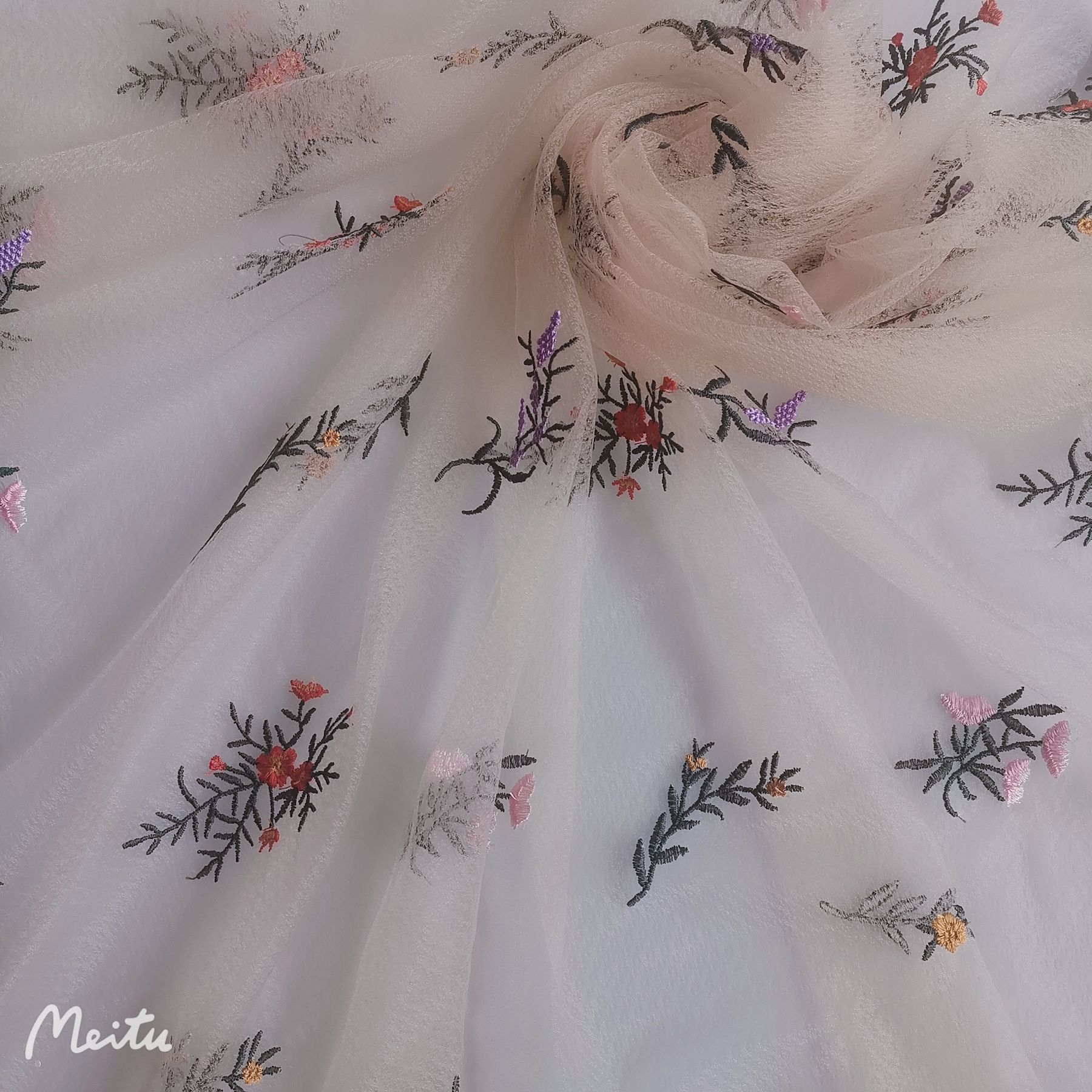新款现货~无弹柔软涤钻石网底布小花立体刺绣 小清新款裙装等面料