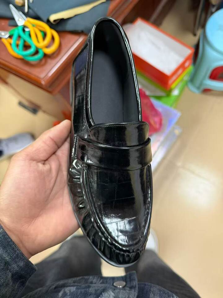 Giày lười nữ da cá chình thật thủ công phong cách retro nhăn, đế dày gót 3-5 cm — Màu nâu, màu đen chi tiết 2