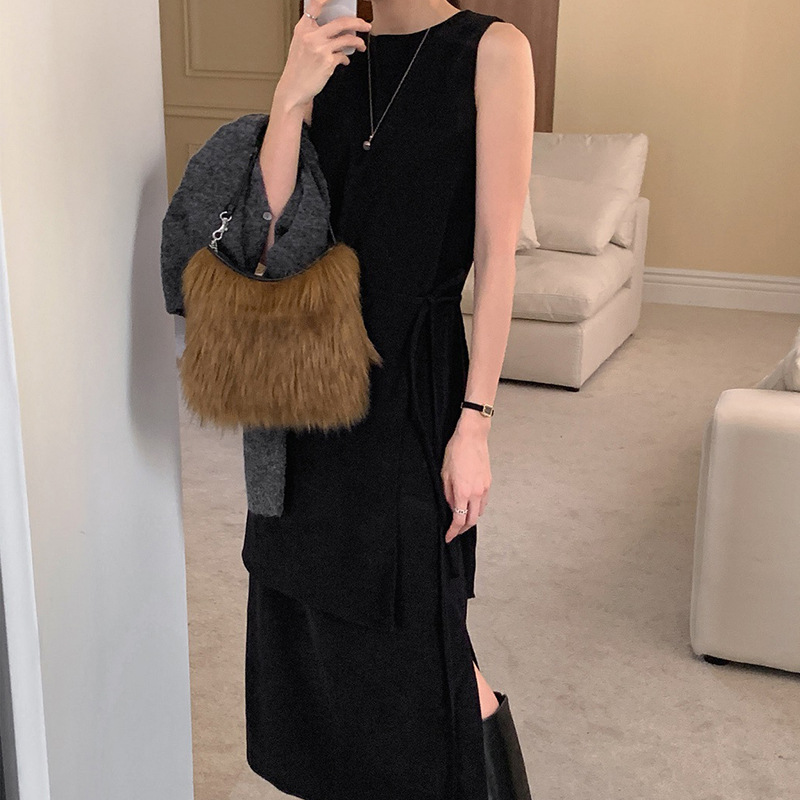 Summer fashionable retro elegant dress with sleeves with a round…