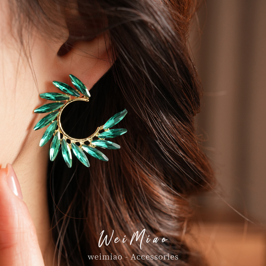 Medieval vintage aguja de plata con diamantes de arroz pendientes en forma de C lujo ligero de alta sensación de pernos de nicho personalidad de moda auriculares