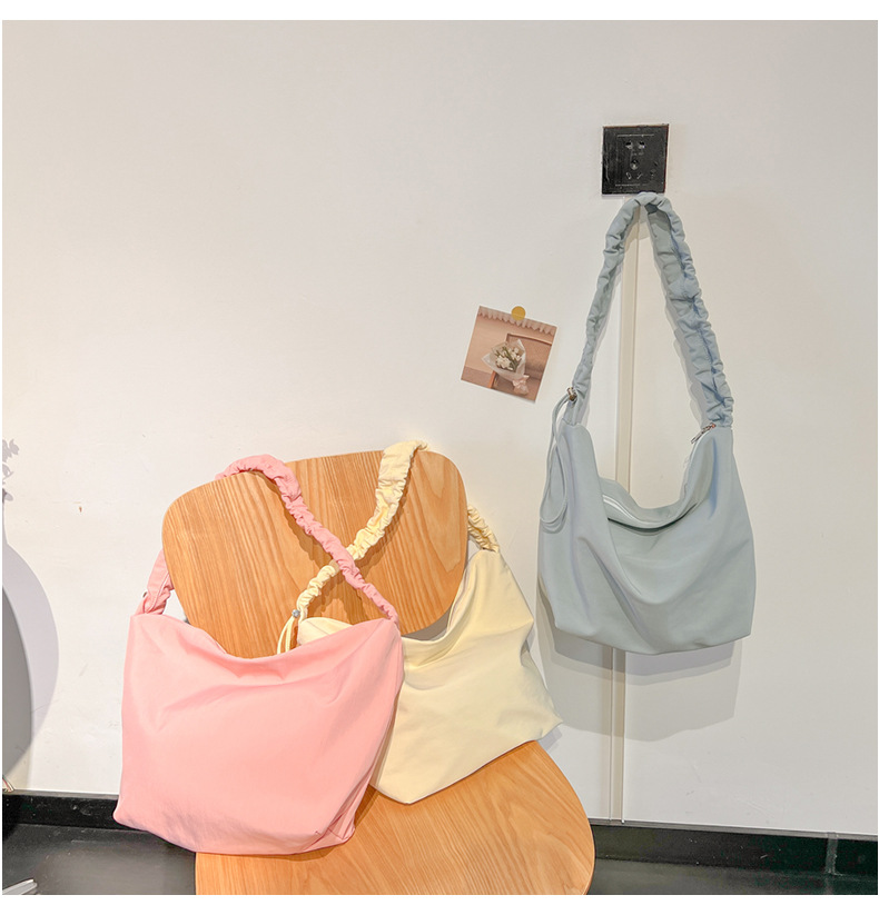A new large-capacity women's single-shoulder bag with cross-border fashion and simplicity, a fresh and artistic crossbody bag, and a student commuting bag undefined