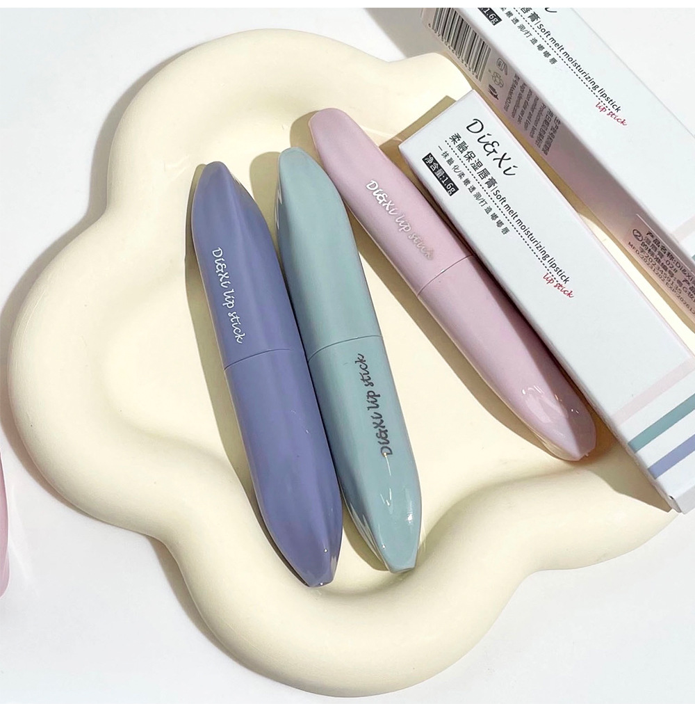 Di&Xi's gentle Moisturizing lip balm nourishes and cares for the non-sticky night lip mask, making it a popular choice for girls with their chubby lips. It's an affordable and trendy product undefined