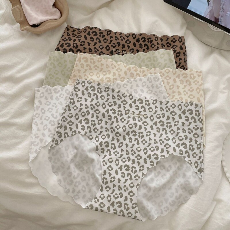 Sexy Leopard Print Quick-Dry Ice Silk Women's Panties, Summer Seamless Mid-Waist Anti-Clamping Hip-Hugging Briefs with Extended Crotch 10A Sexy Leopard Print Quick-Dry Ice Silk Women's Panties, Summer Seamless Mid-Waist Anti-Clamping Hip-Hugging Briefs with Extended Crotch 10A