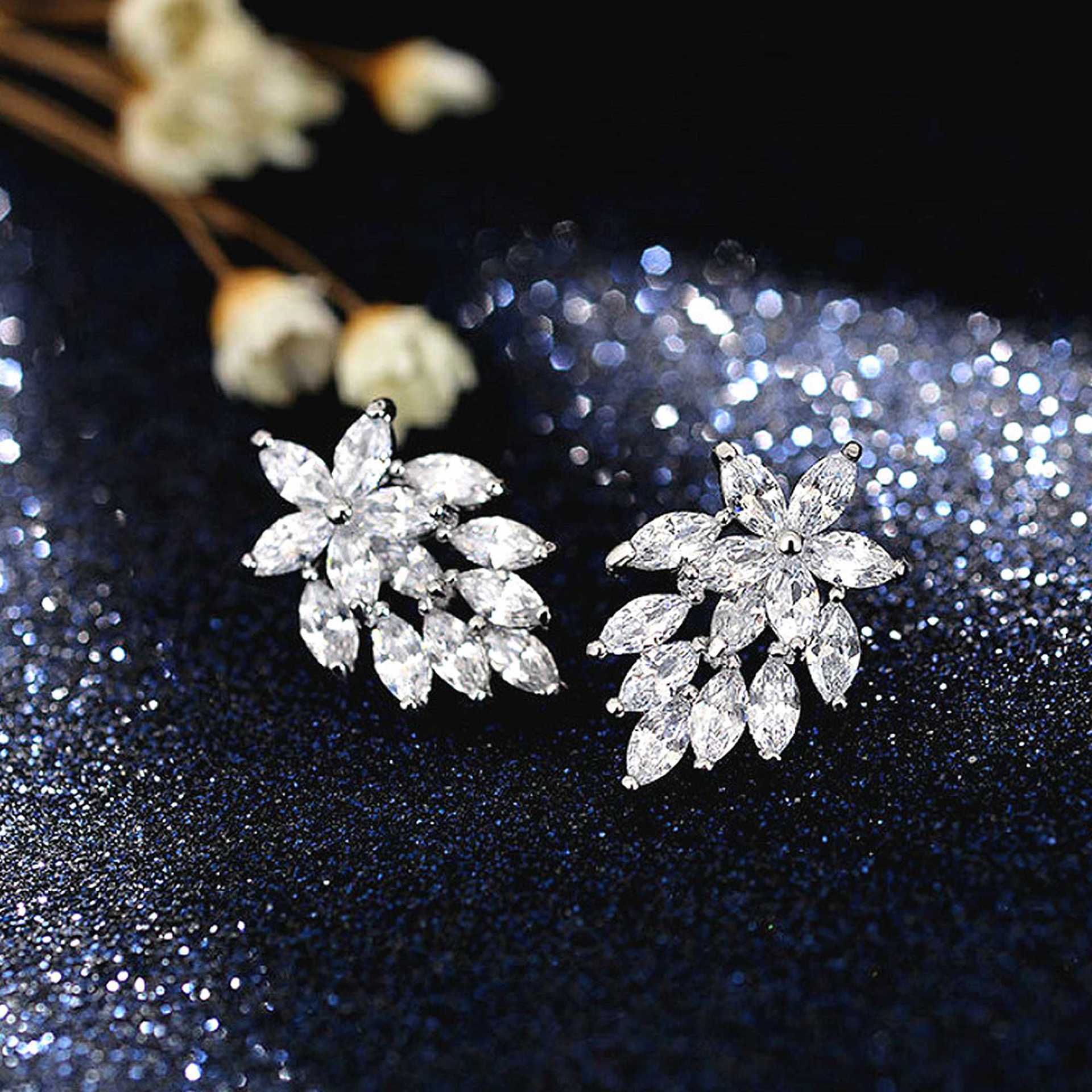 Mode Fleur Le Cuivre Boucles D'oreilles Fleur Zircon Boucles D'oreilles En Cuivre display picture 3