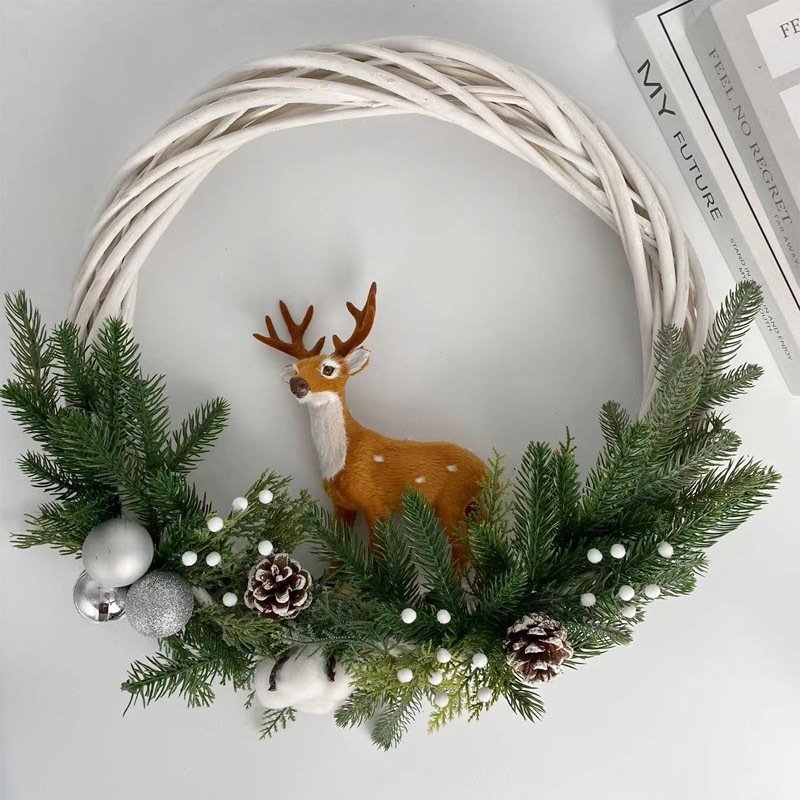 Decoraciones navideñas Corona de ratán Arreglo de ventana de alce Colgador de puerta Tara de Teng Arreglo del lugar Guirnalda de Navidad al por mayor