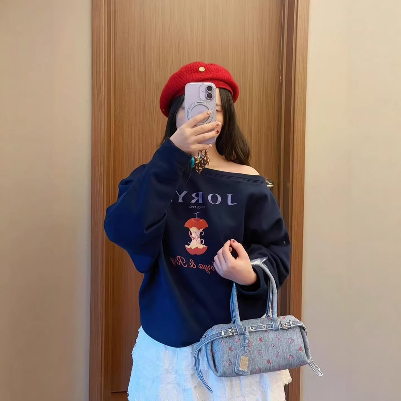 French-Style Light Luxury Playful Cartoon-Style Apple Sweatshirt for Women, 2026 Spring New Design, Asymmetrical Shoulder, Elegant Top French-Style Light Luxury Playful Cartoon-Style Apple Sweatshirt for Women, 2026 Spring New Design, Asymmetrical Shoulder, Elegant Top