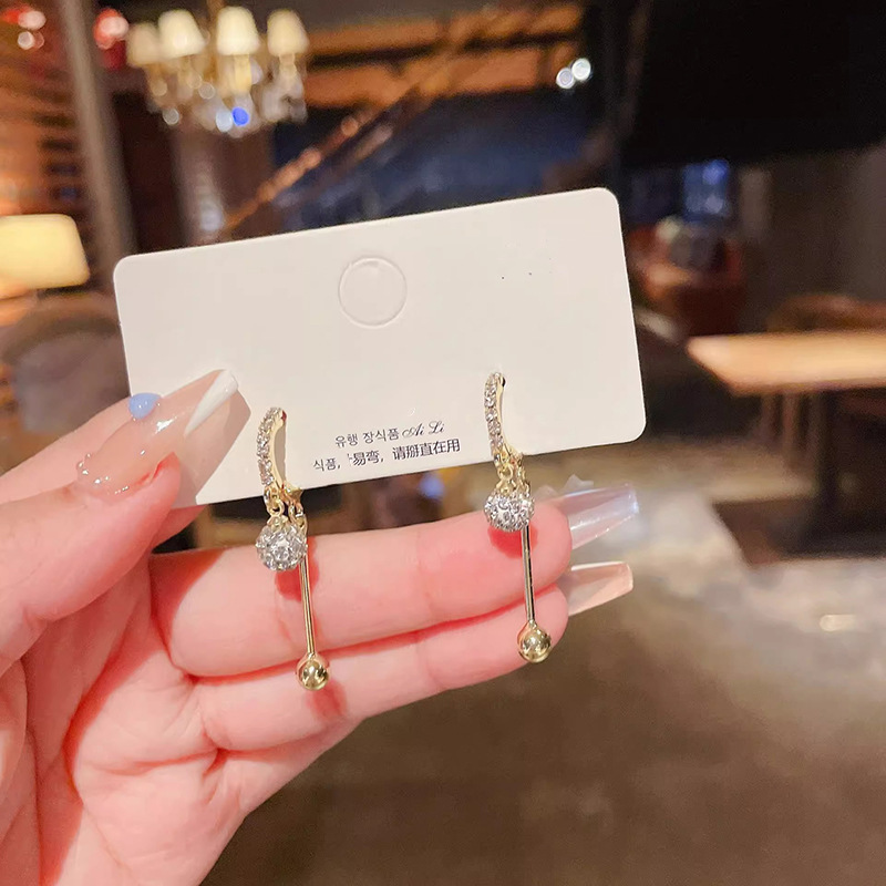 ダイヤモンドのイヤリングの女性のファッションネットの赤い気質はシンプルで高級感があります。|undefined