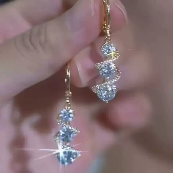 French-style light luxury super shiny twisted tassel earrings for women, with a unique design, high-end feel, and elegant temperament