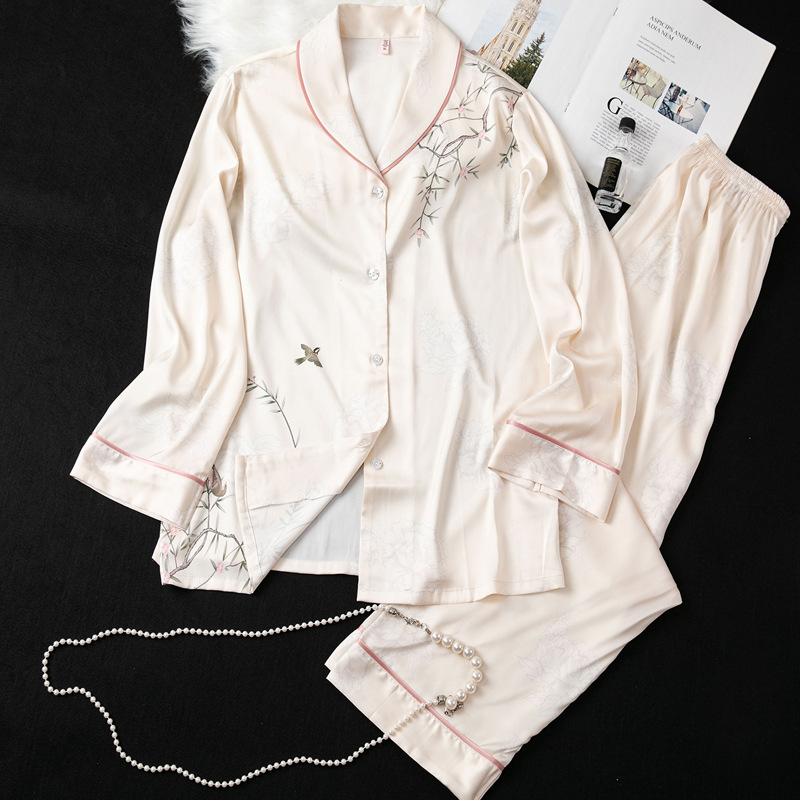 풀이 길고 꾀꼬리가 날아다닌다 - 긴 소매와 바지