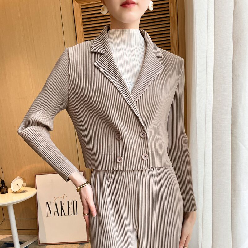 Counter Quality 2025 Autumn Spring Miyake High-end Pleated British Style Commuter Slim-fit Double-breasted Small Suit Jacket