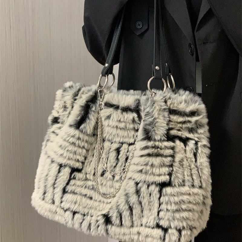 Retro white design universal one-shoulder bag