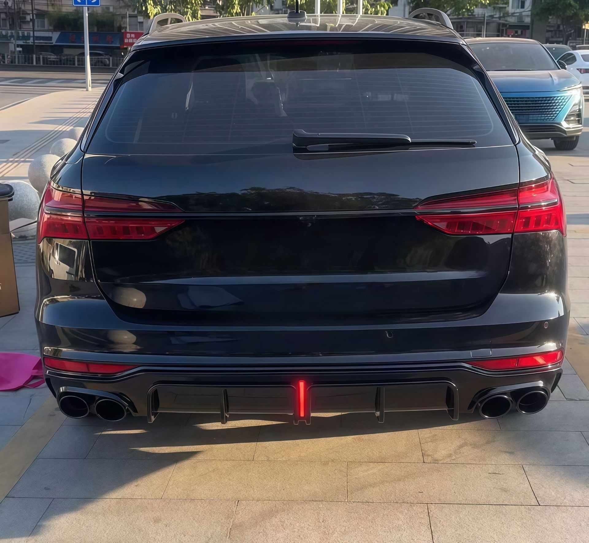 Suitable for Audi A6 Allroad models from 2019 to 2025, this includes a modified rear lip, exhaust tips, and a black "Black Warrior" lower lip