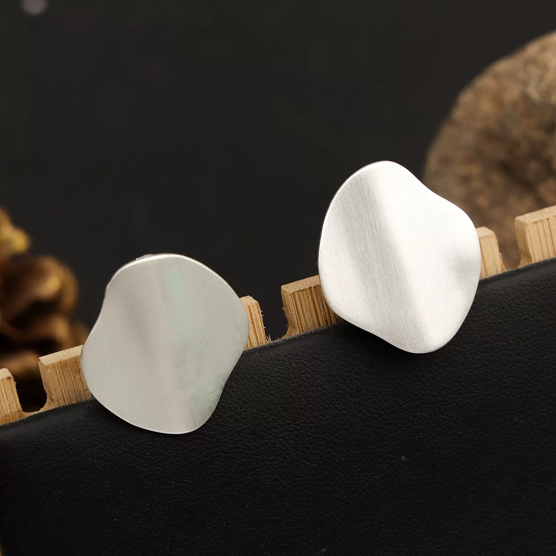 外贸亚马逊热销欧美小巧精致耳环时尚半面拉丝百搭款耳饰时尚耳环