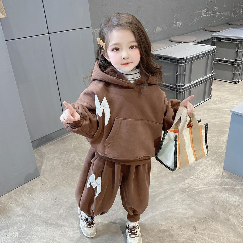 Plysjsett for jenter 2023 nye friterte gatehøst vinterklær barne- og guttesport fortykket genser_voghion.com