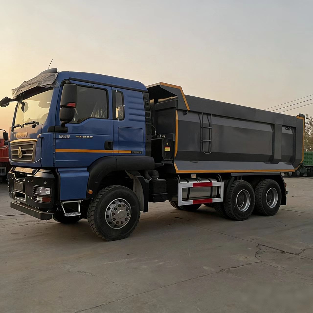 Foreign Trade Sinotruk 371-Horsepower Front-Four-Rear-Eight Dump Truck, Premium Quality Rear-Eight Self-Unloading Transport Truck