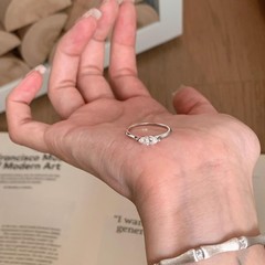 新型異形の馬の目のダイヤモンドの指輪の女性の大衆の設計の口のリングは簡単で、高級感を合わせて彼女にプレゼントします。