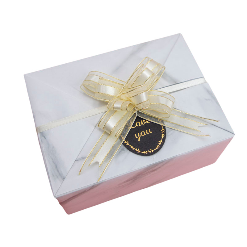 Festival de cumpleaños de alto aspecto caja de regalo embalaje de regalo decoración de flores fuegos artificiales cinta de flores tirada a mano nudo de mariposa