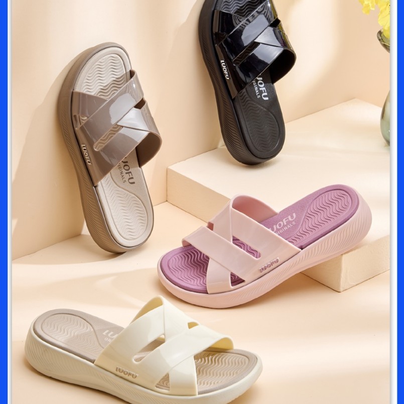 Luoshu2025 nuevas zapatillas de base suave antideslizante para damas interiores y exteriores de fondo grueso para el hogar de moda no olor a los pies resistentes al desgaste