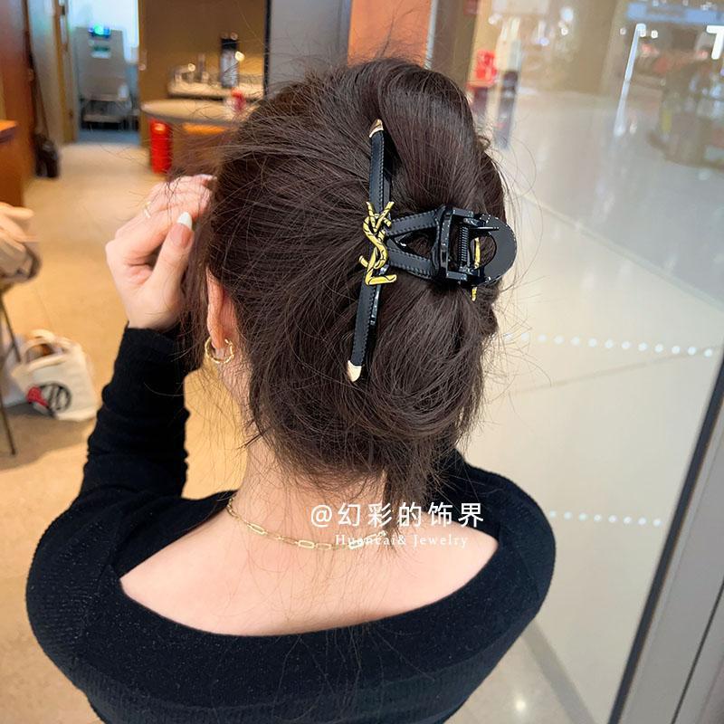 2025 nuevo diseño de nicho para el cabello corteza agarrando clip de 13 cm letras de moda viajeros clip de tiburón explosión