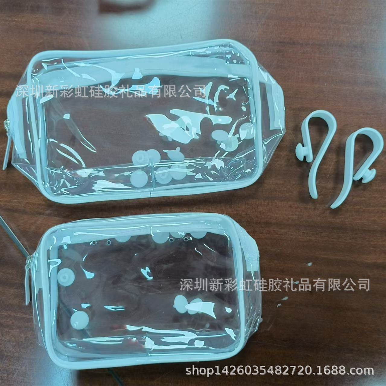 흰색 후크의 두 조각 세트