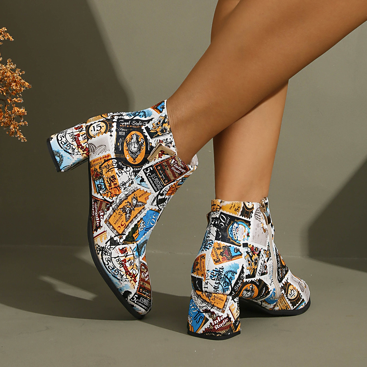 Damen-Stiefeletten mit spitzer Zehenpartie, mittelhohem Absatz, bedruckter Klobigkeit, Winterstil, Übergröße, kurz, europäisch-amerikanisch_voghion.com