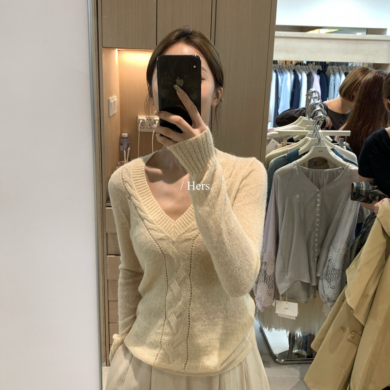 Hers a Touch of Sweet Minimalist Style Versatile Commuter Cable Knit V-Neck Pullover Thin Skin-Friendly Long Sleeve Knitted Sweater for Women