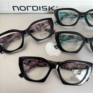 �W�����ɫ�۱����R���y�����͹�Ů�������Դ���ؕ�����R���{��