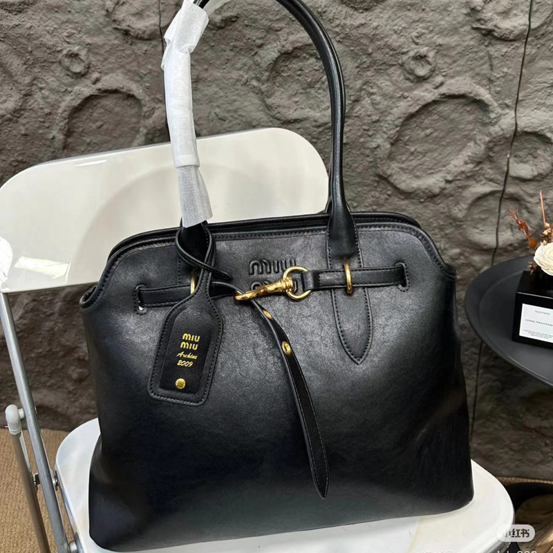 miu miu 新しいレトロ大容量ラージトートバッグポータブルブリーフケースシェルバッグショルダーレディースバッグショッピングバッグ